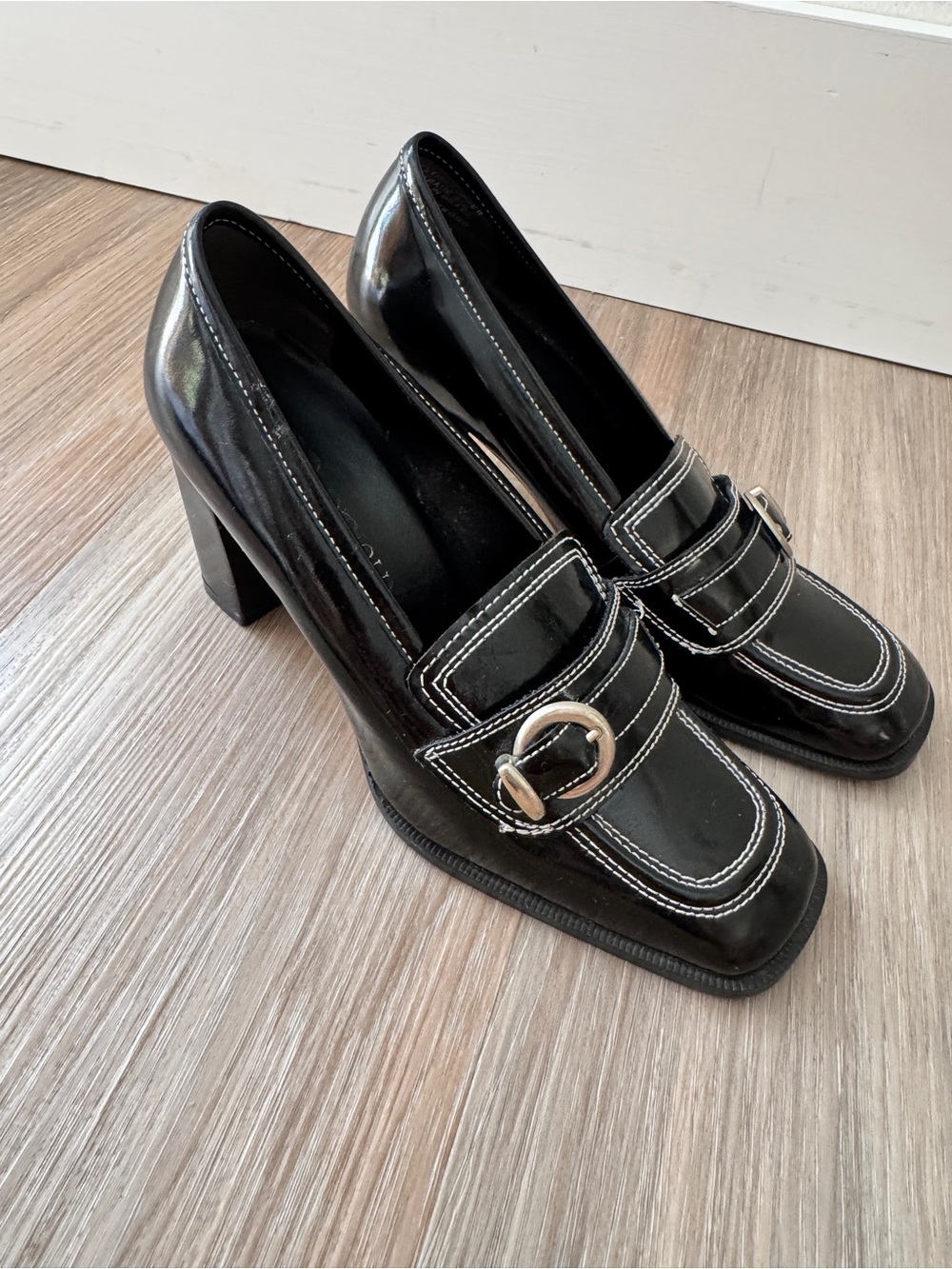 Enzo Angiolini Black Patent Leather Buckle Loafer Heels Y2K 5 dark academia